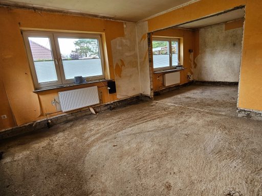 Wohnzimmer und Esszimmer, Rückbau Fußboden abgeschlossen