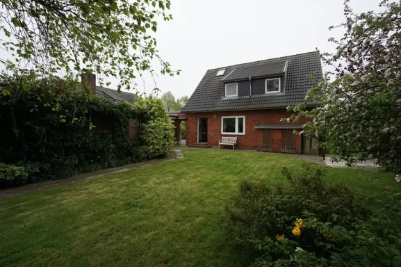 Ansicht von hinten aus dem Garten