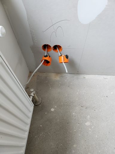Gästezimmer 01: Anschlüsse Steckdosen