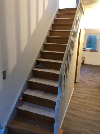 Kurz vor der Zielgeraden: Auch die Treppe erhält ein neues Kleid.