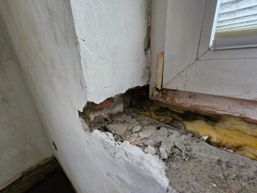 Fensterleibung nach Rückbau Fensterbank EG