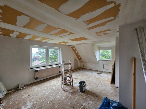Schlafzimmer: Spachtelarbeiten abgeschlossen