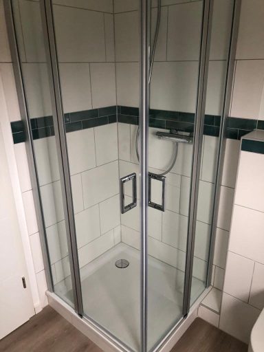 Dusche im Bad OG