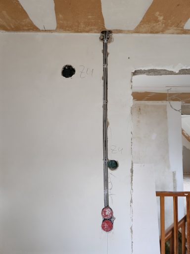 Gästezimmer 02: Anschluss Lichtschalter und Steckdose neu